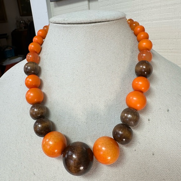 Chunky orange and wooden bead necklace - Picture 3 of 8